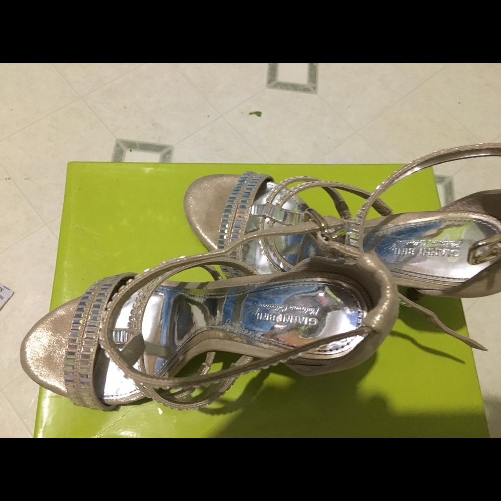Shoes 👠 - Picture 4 of 5